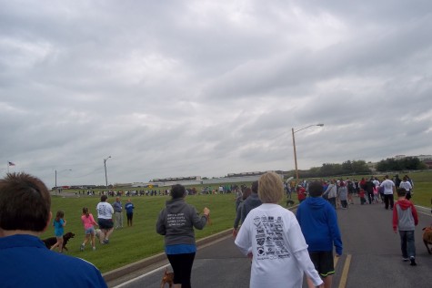 Hundreds of humans and dogs set out from the Regional Airport in the BGWCHS 5K.