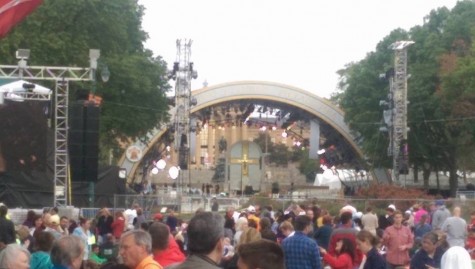 The Holy Spirit Catholic Church youth group and chaperones got a great view of the Pope as he delivered his Mass, thanks to the VIP tickets they received from the people of Beth El-Ner Tamid. (Image from Holy Spirit Catholic Church on Facebook)