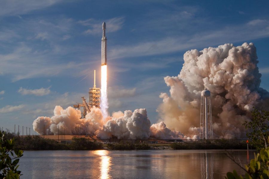 SpaceX+Continues+to+Lead+the+Space+Industry