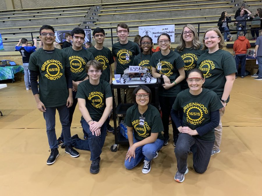 Greenwoods 2019-2020 robotics team. (Photo from @PhysicsMurphy on Twitter)